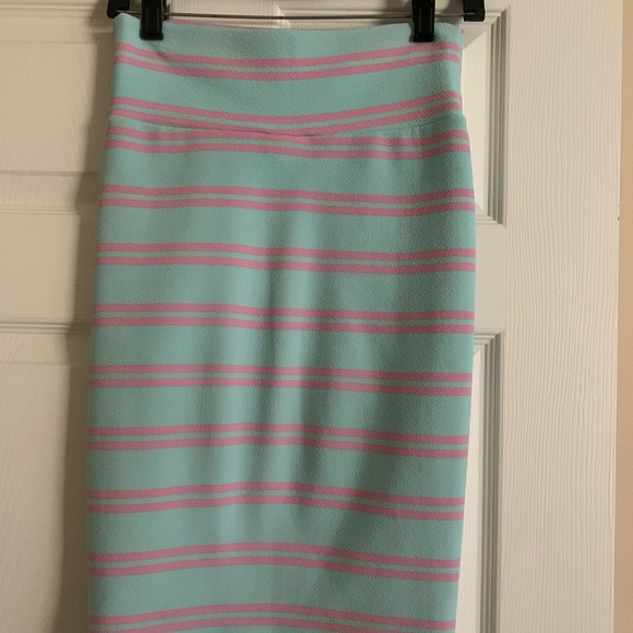 XS Aqua and pink stripe EUC Lularoe Cassie skirt - Picture 2 of 3